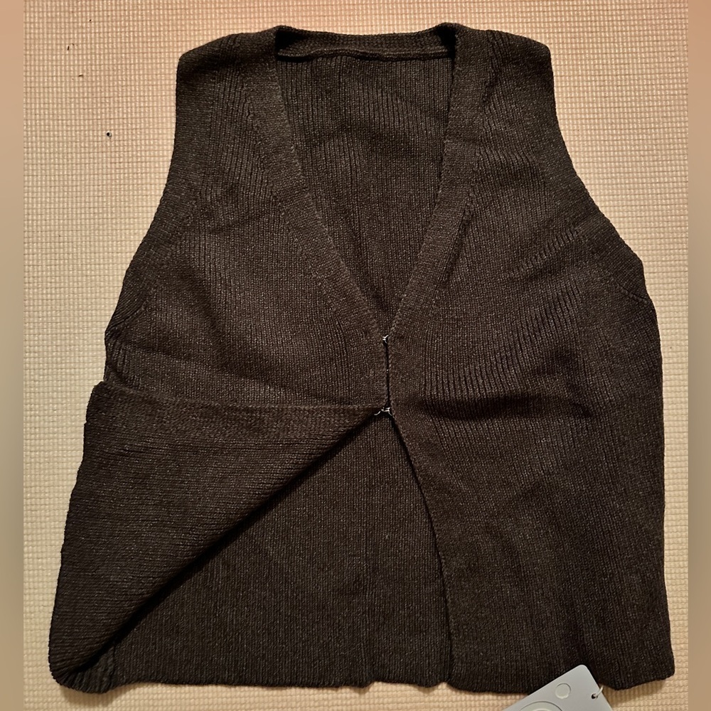 Commense Main Character Rib Sweater Vest Small - Picture 5 of 6